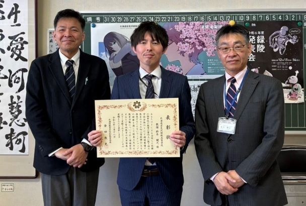 緑陵高・鈴木教諭.jpeg