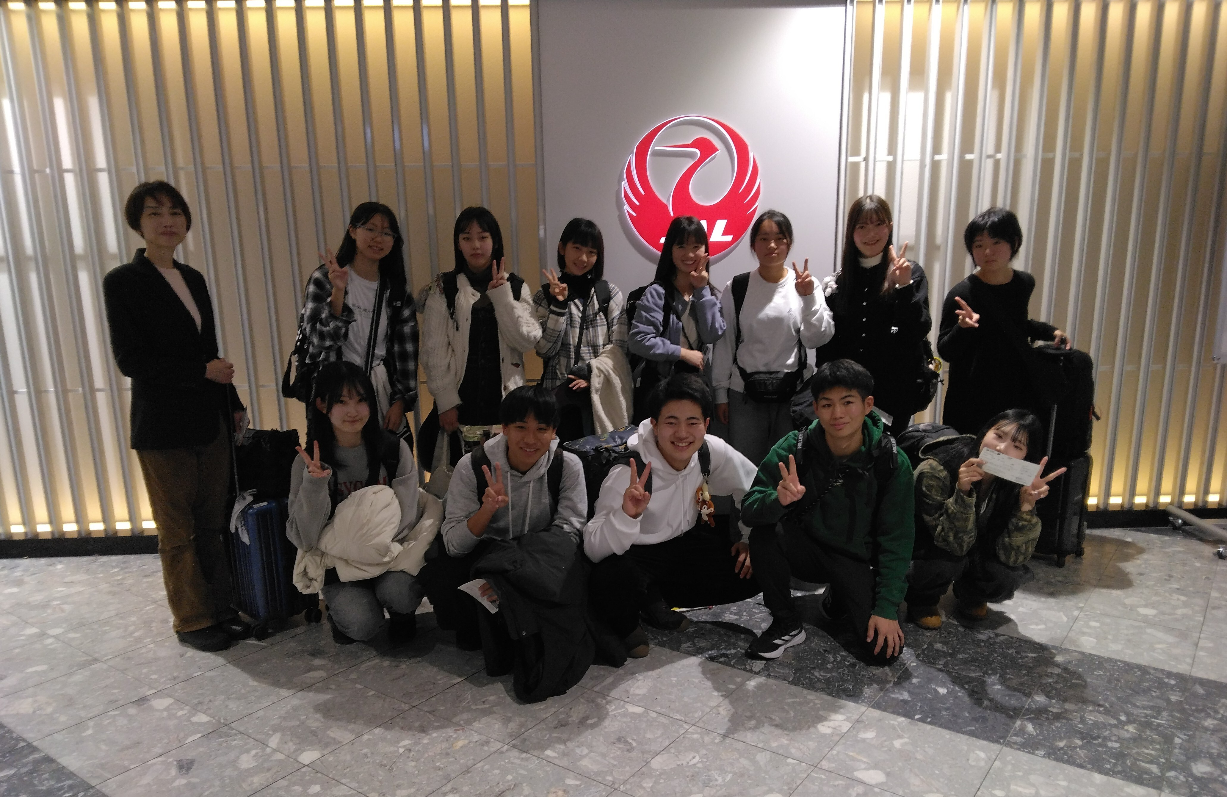 出発式(エドモントン空港組).jpg