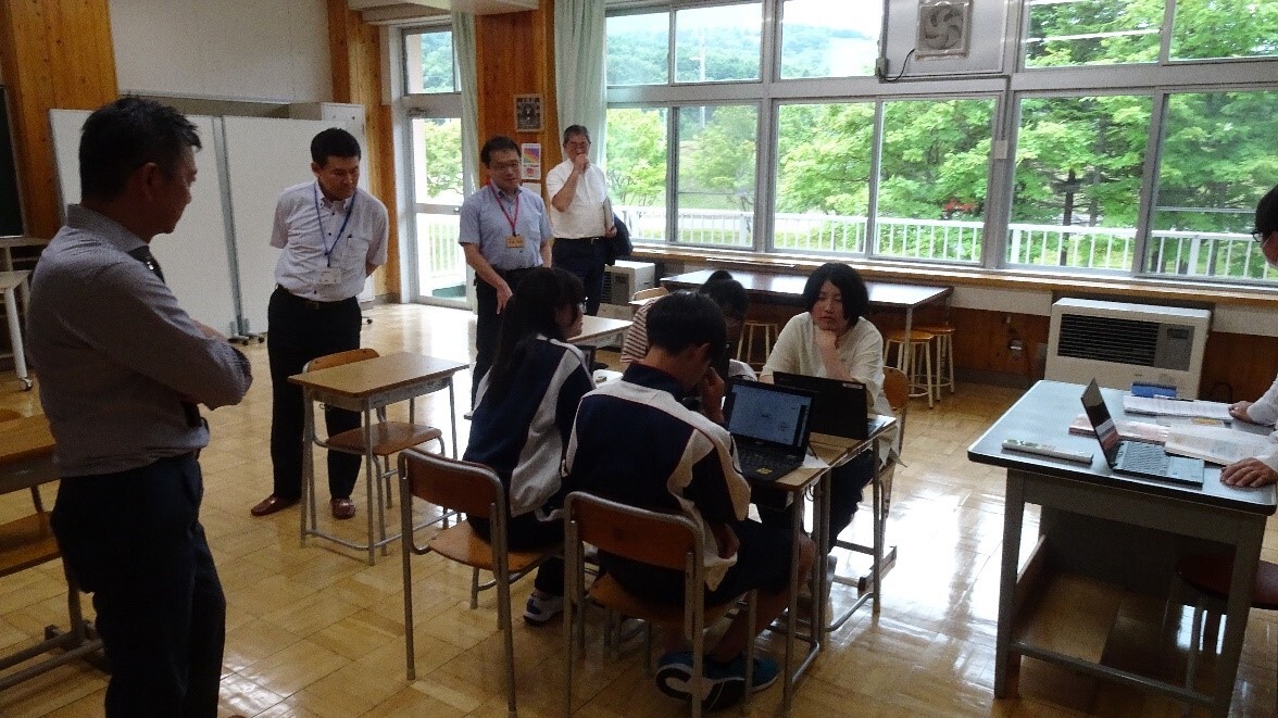 中島教育長による教育行政視察_1_鴛泊中12.JPG